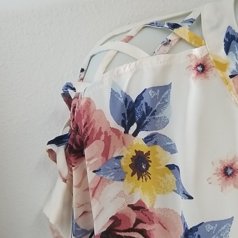 Floral plus size blouse - Picture 8 of 10